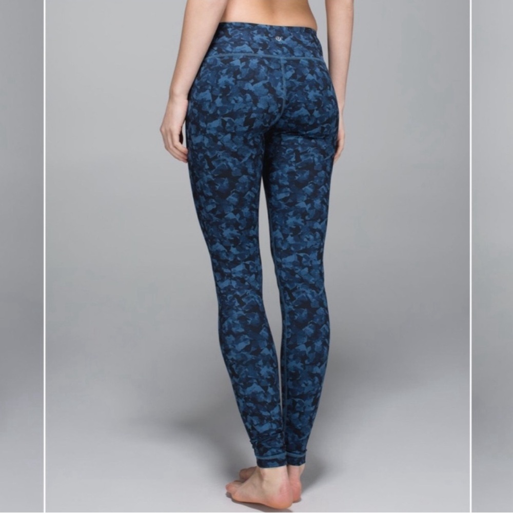 💕 LULULEMON Wunder Under Pant *Full-On Luon
Mystic Jungle Blue size 4